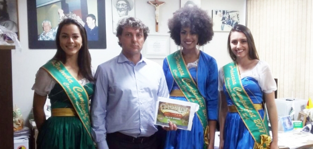 Rainha e Princesas de Campina Grande do Sul convidam o deputado Anibelli Neto para a Campinfest 2017.