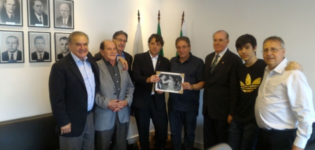 Deputado Anibelli Neto doa quadro ao Coritiba Foot Ball Club