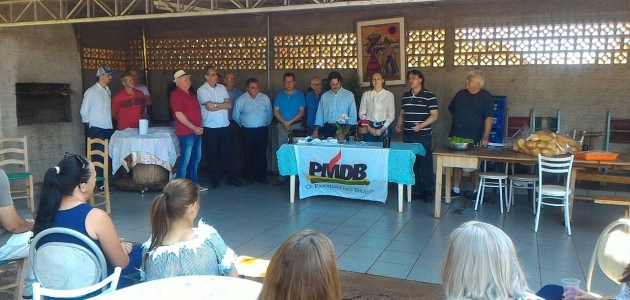 Membros do PMDB de Realeza recebem a Homologação do Diretório das mão do Dep. Anibelli Neto.