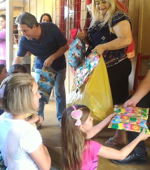 Natal antecipado para as Crianças de Agudos do Sul.