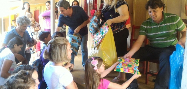 Natal antecipado para as Crianças de Agudos do Sul.