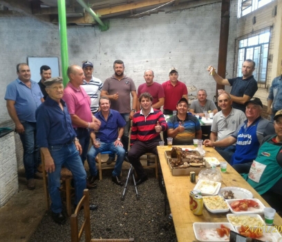  Deputado Anibelli Neto encontra com amigos na festa de São Sebastião em Honório Serpa.