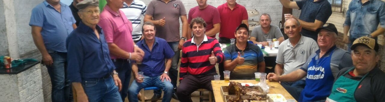  Deputado Anibelli Neto encontra com amigos na festa de São Sebastião em Honório Serpa.