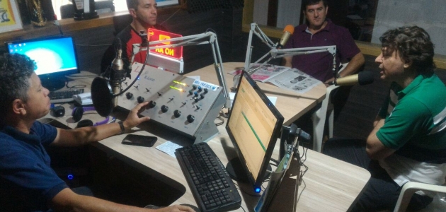 Visita a Rádio FM 98,3 de Quitandinha.