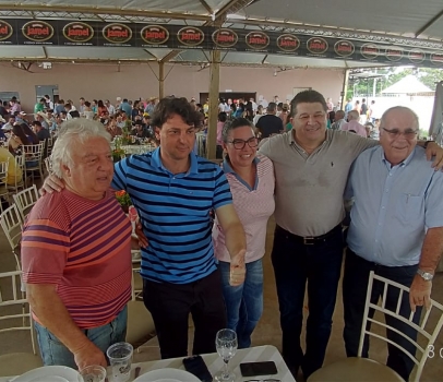 Anibelli Neto encontra amigos em Leilão de Gado em Paranavaí.