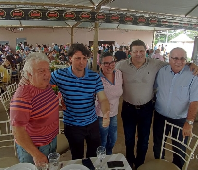 Anibelli Neto encontra amigos em Leilão de Gado em Paranavaí.