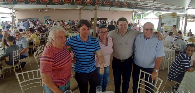 Anibelli Neto encontra amigos em Leilão de Gado em Paranavaí.