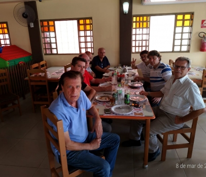 Almoçando com os companheiros do MDB de Cornélio Procópio.