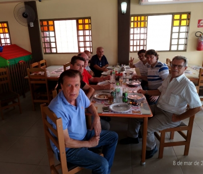 Almoçando com os companheiros do MDB de Cornélio Procópio.