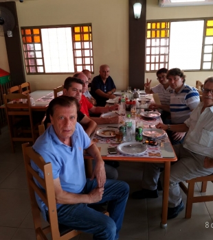 Almoçando com os companheiros do MDB de Cornélio Procópio.