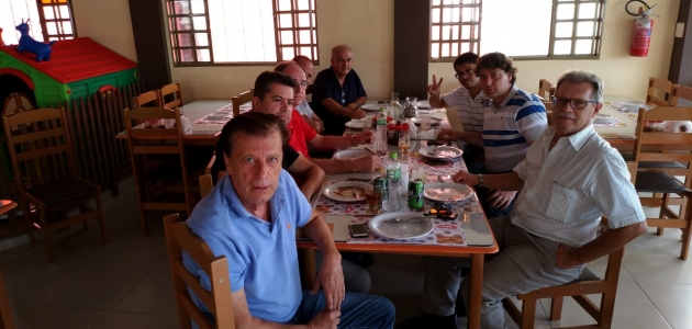 Almoçando com os companheiros do MDB de Cornélio Procópio.