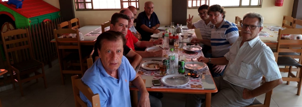 Almoçando com os companheiros do MDB de Cornélio Procópio.