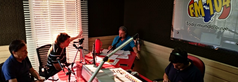 Anibelli Neto concede entrevista na Rádio FM 104 em Cornélio Procópio