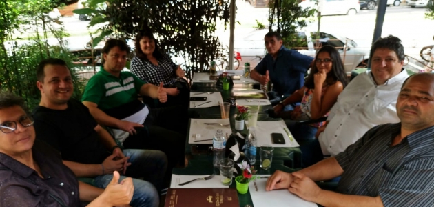 Anibelli Neto com amigos em Londrina