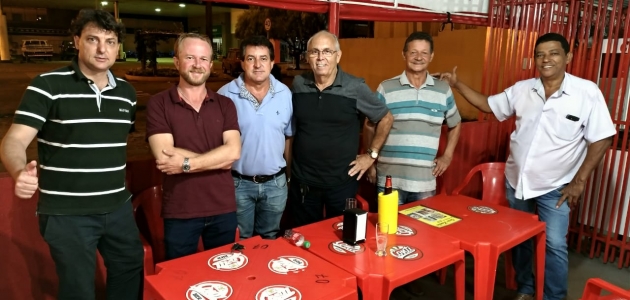 Anibelli Neto com emedebistas de Mamborê.