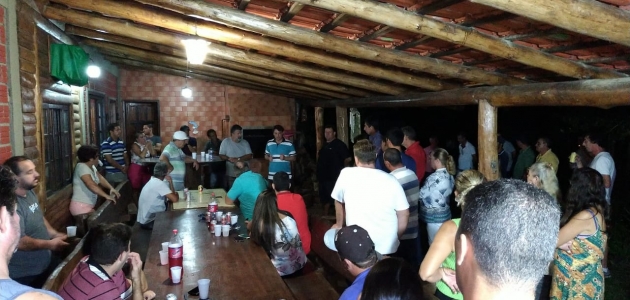 Companheiros de Guaratuba firmes com Anibelli Neto.