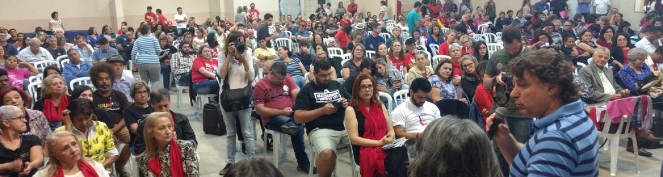 Anibelli Neto participou da Assembleia da APP-Sindicato em Curitiba.