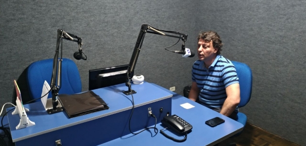 Anibelli Neto vista à Rádio Difusora em São Mateus do Sul.