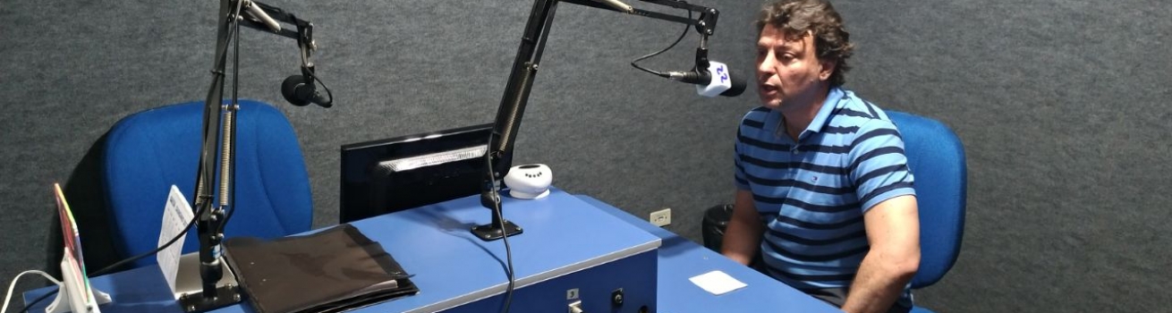 Anibelli Neto vista à Rádio Difusora em São Mateus do Sul.