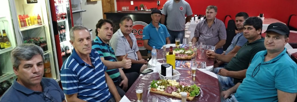 Anibelli Neto com amigos da Cidade de Enéas Marques.