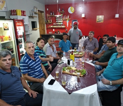 Anibelli Neto com amigos da Cidade de Enéas Marques.