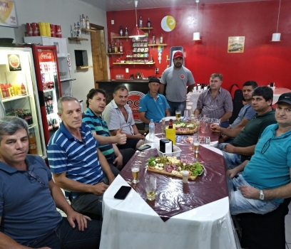 Anibelli Neto com amigos da Cidade de Enéas Marques.