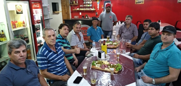 Anibelli Neto com amigos da Cidade de Enéas Marques.