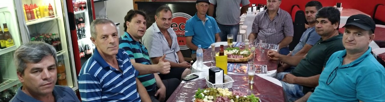 Anibelli Neto com amigos da Cidade de Enéas Marques.