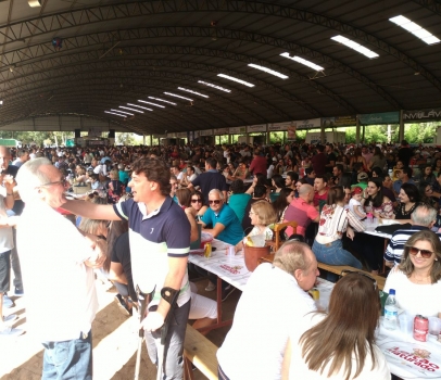 Anibelli Neto prestigia a 15º Festa do Leitão Maturado de Itapejara D’ Oeste.