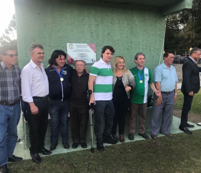 Em clima de Copa do Mundo, Anibelli Neto participa da reinauguração do Estádio Municipal em Agudos do Sul