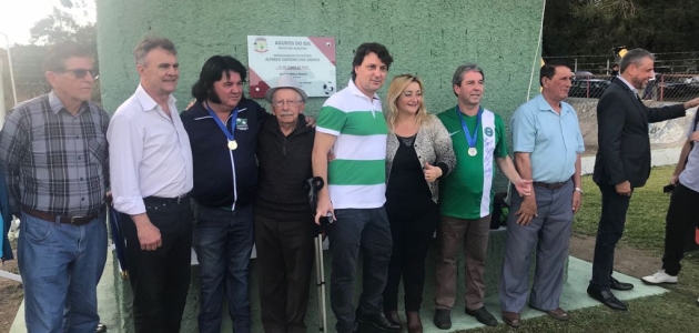 Em clima de Copa do Mundo, Anibelli Neto participa da reinauguração do Estádio Municipal em Agudos do Sul