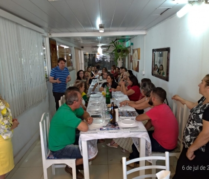 Anibelli Neto participou de uma reunião com educadores em Paranavaí