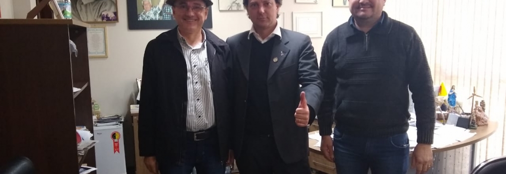 Deputado Anibelli Neto recebe amigos do município de Ampére