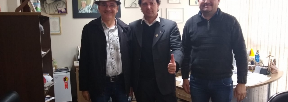 Deputado Anibelli Neto recebe amigos do município de Ampére