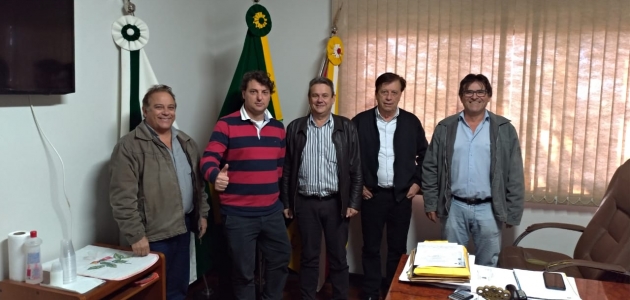 Anibelli Neto visitando Santa Mariana.