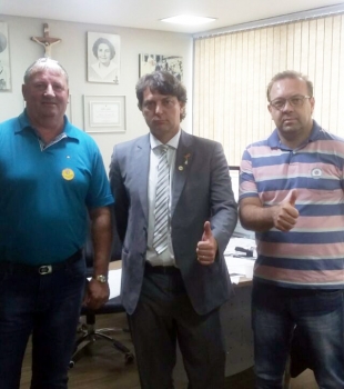 Vereador Luizão do PMDB de Palmas visita deputado Anibelli Neto.