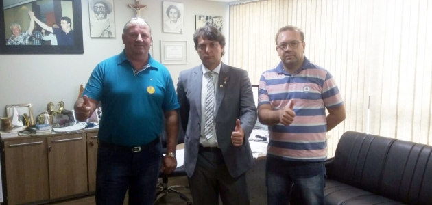 Vereador Luizão do PMDB de Palmas visita deputado Anibelli Neto.