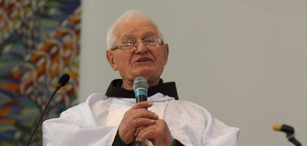 Anibelli Neto presta homenagem a Frei Policarpo