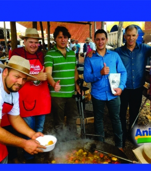 Anibelli Neto participou da 12º festa do Cabrito Apressado em Corumbataí do Sul.