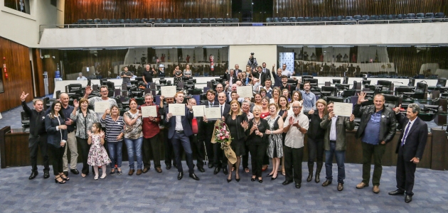 Em sessão solene, Alep homenageia os 70 anos do Restaurante Cascatinha