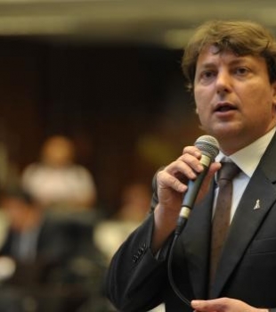 Deputado Anibelli Neto condena privatização do Porto de Paranaguá