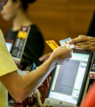 Meia entrada aos portadores de câncer agora é Lei