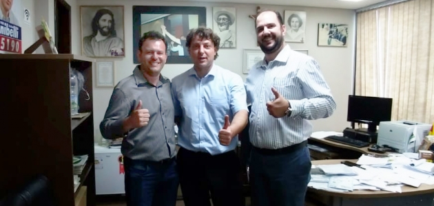 Anibelli Neto recebe visita dos amigos vereadores de Ivatuba.