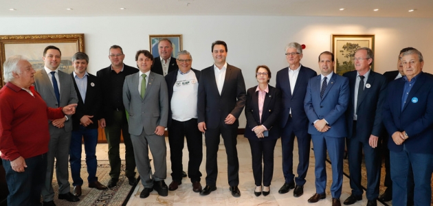 Anibelli Neto participa da assinatura da Instrução Normativa que livra o Paraná da vacinação contra febre aftosa