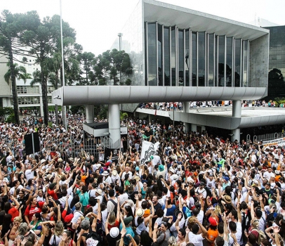 Parabéns Professores e Demais Servidores Públicos do Estado do Paraná.