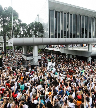 Parabéns Professores e Demais Servidores Públicos do Estado do Paraná.