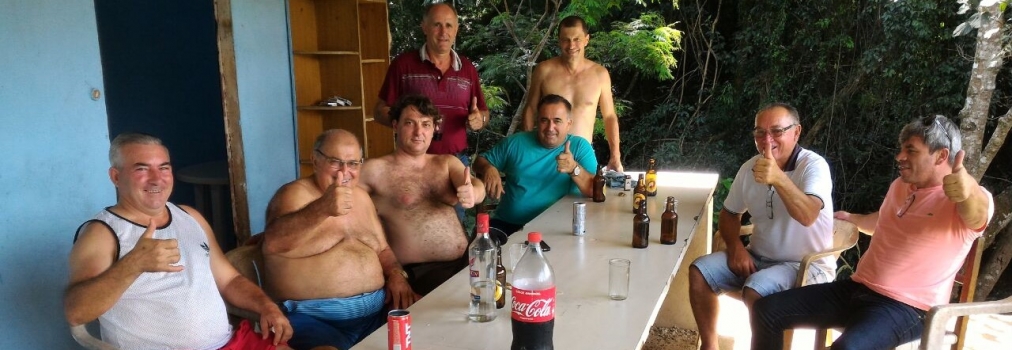 O Almoço de Sábado foi a beira do rio Chopin em Itapejara D’oeste.